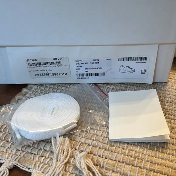 Alexander McQueen Oversized Women's White and Pink Sneakers - Picture 16 of 16